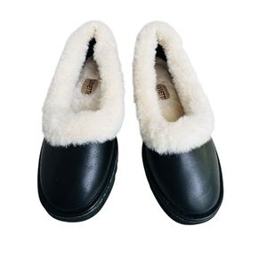 NWOT Luvvette Women’s Black Faux Fur Lined Slippers Cozy Slip On Size 7!